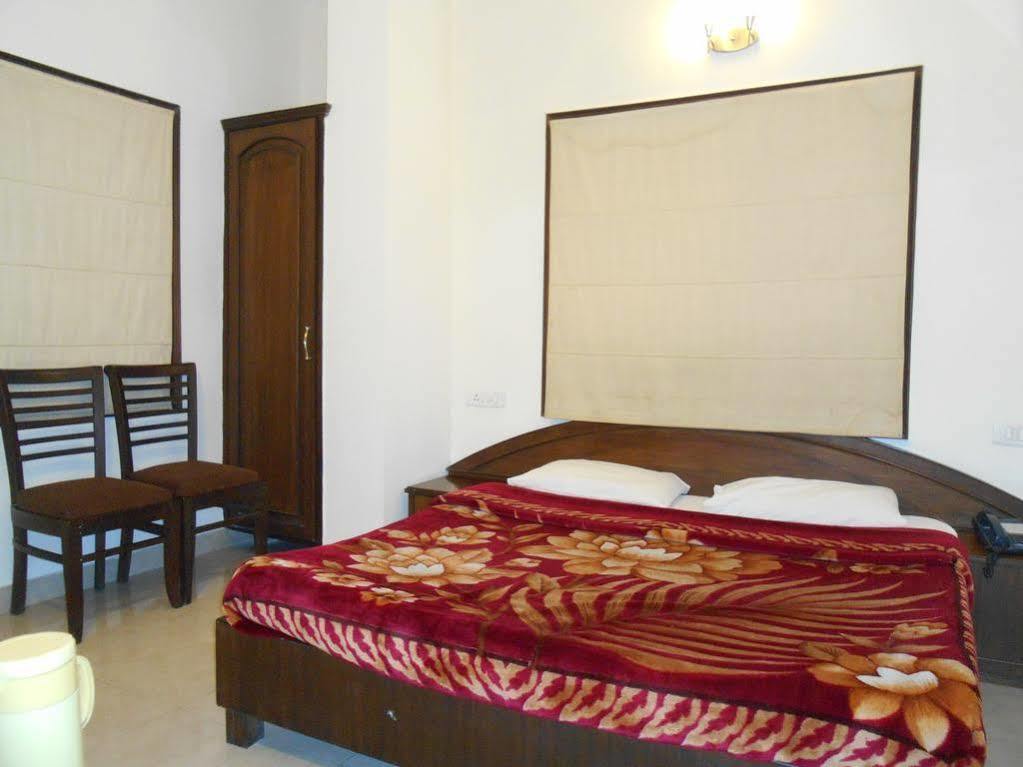 Oyo Hotel Temple View Amritsar Dış mekan fotoğraf