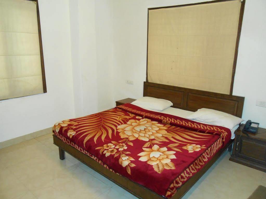 Oyo Hotel Temple View Amritsar Dış mekan fotoğraf